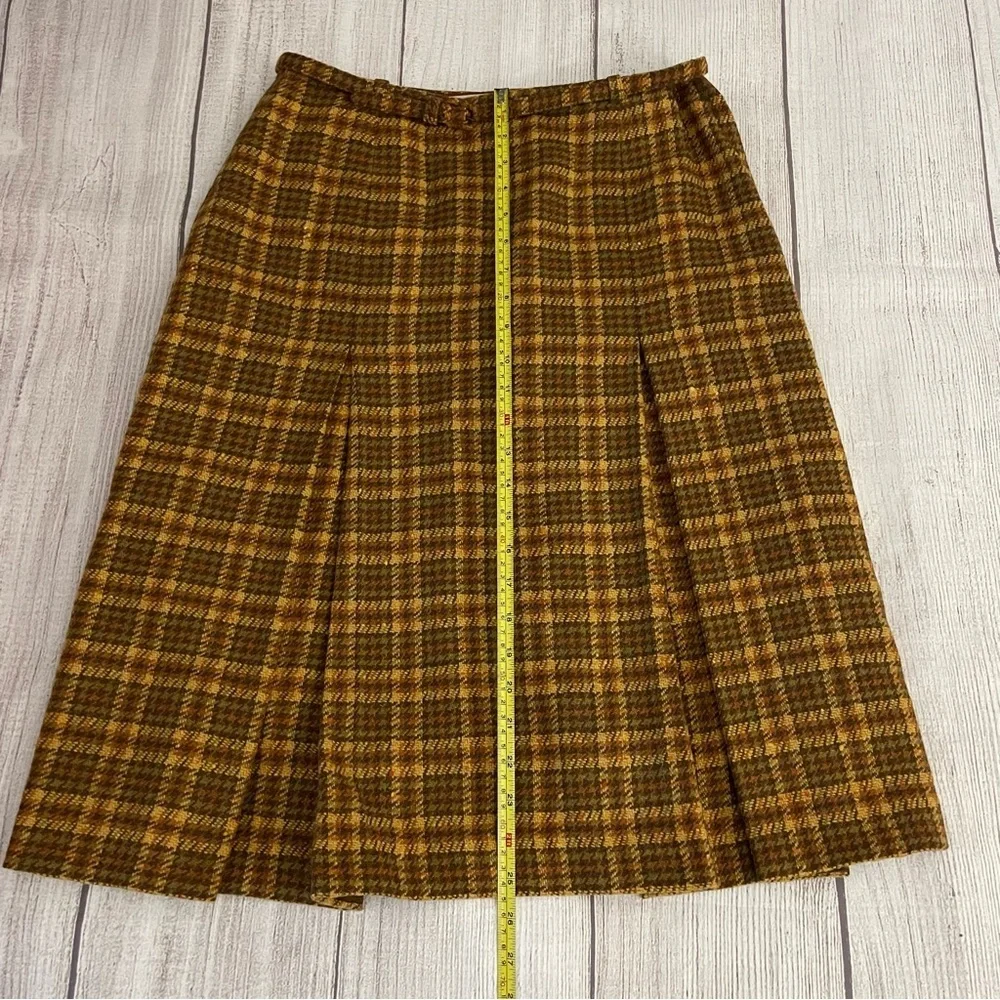 VINTAGE 1970s Tudor Square Women’s A-Line Skirt Checkered Plaid Gold Brown Tan